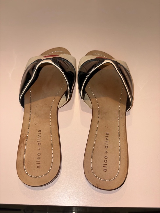 Alice + Olivia “Stace Face” slides size 38.5 - Picture 3 of 6